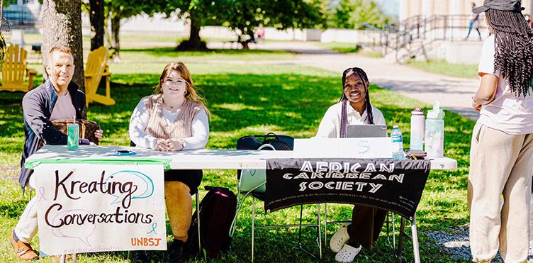 Student club fair at MUC